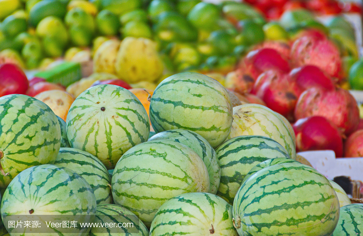以色列市场产品:李子、柿子、梨